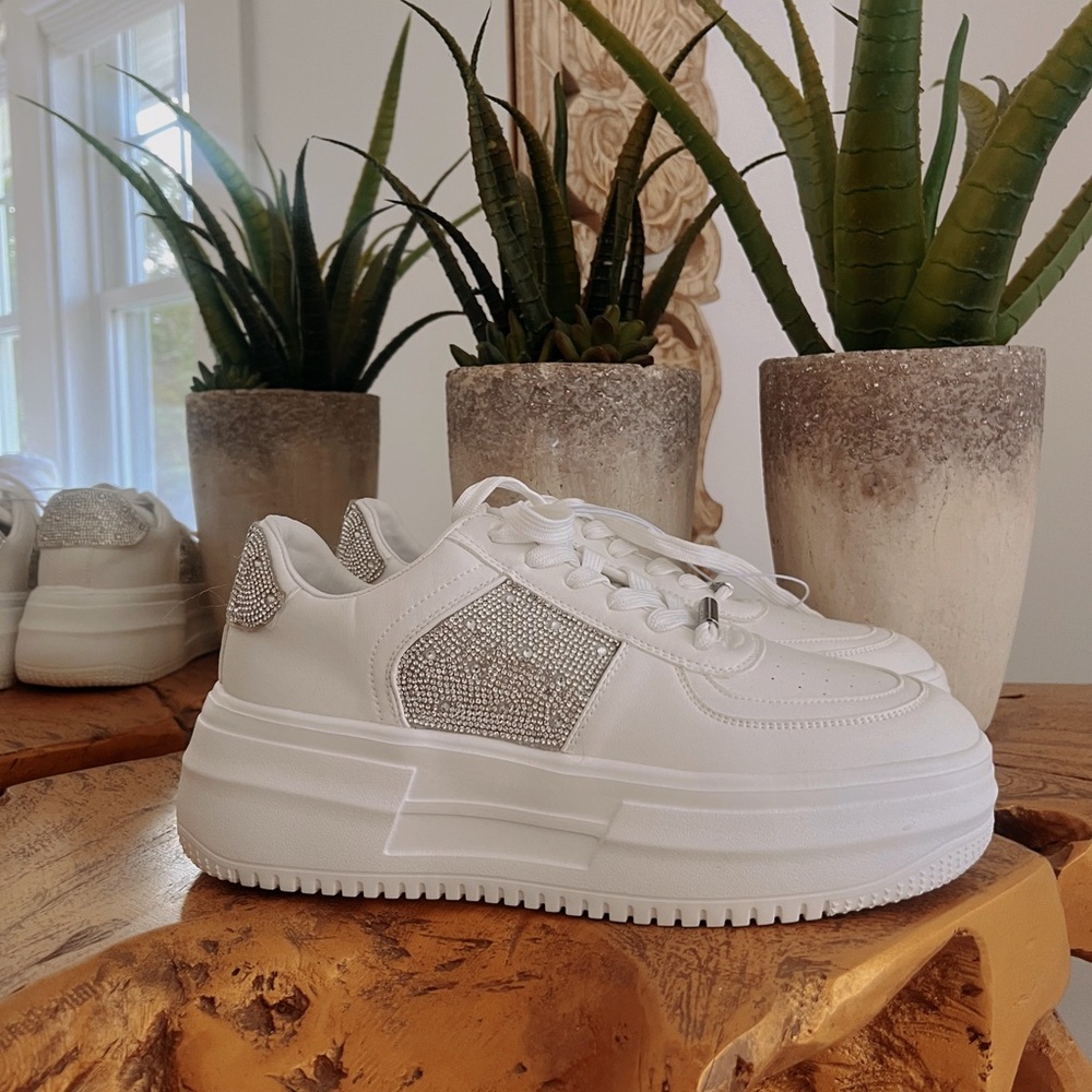 NWT STEVE MADDEN RHINESTONE SNEAKERS ✨